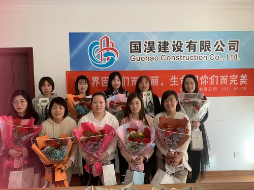 “三八妇女节”合影